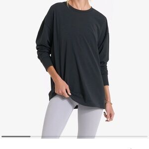 Vuori Women's Black Long Sleeve Top